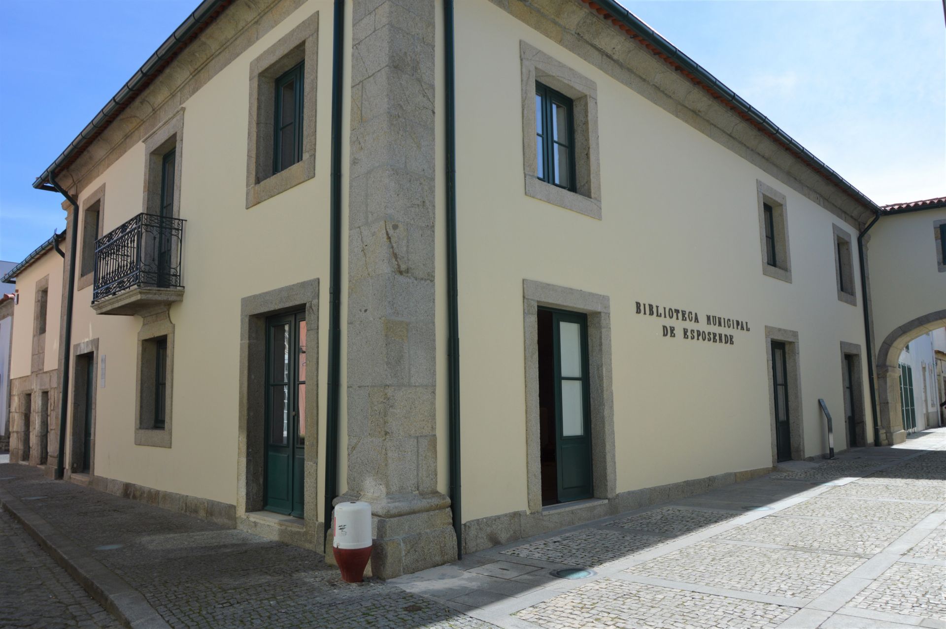 Biblioteca Municipal de Esposende assinala Dia do Livro e da Dança com performance artística